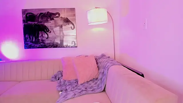 Snapshot of emmyheart7 chatting on 02/22/26, 04:02 emmyheart7 online show from 02/22/26, 04:02