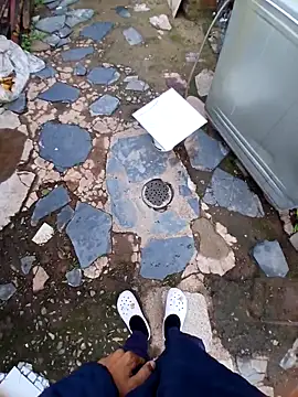 Snapshot of Eezxxx chatting on 12/16/25, 03:44 Eezxxx online show from 12/16/25, 03:44