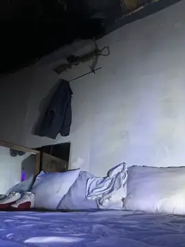 Snapshot of Alltheway2321 chatting on 12/16/25, 05:23 Alltheway2321 online show from 12/16/25, 05:23