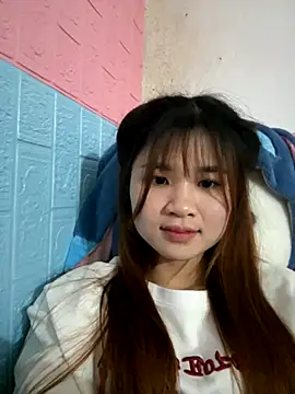 Snapshot of Spring-spring chatting on 11/26/25, 07:04 Spring-spring online show from 11/26/25, 07:04