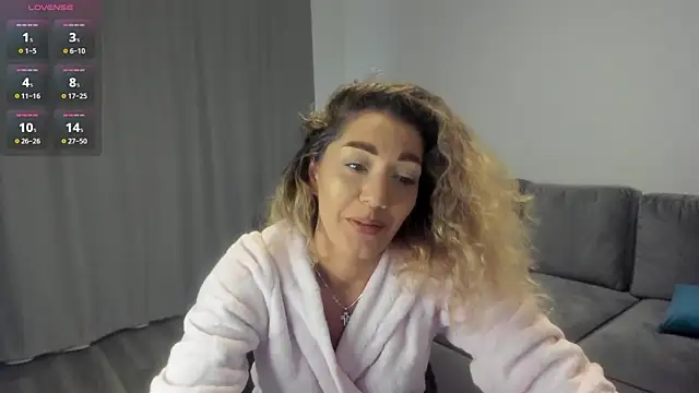 Snapshot of rossana_doll chatting on 01/14/26, 07:03 rossana doll online show from 01/14/26, 07:03