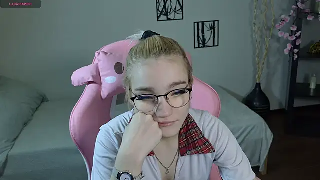 Megan Lora online show from 01/10/26, 01:07