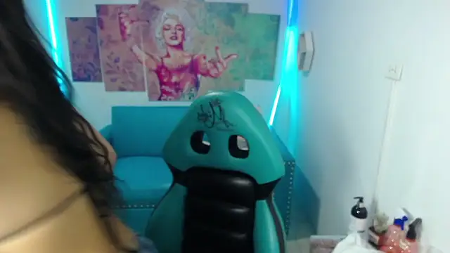 emmily m1  online show from 11/29/25, 04:04