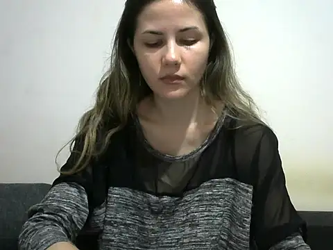 Snapshot of Erii18 chatting on 11/28/25, 11:24 Erii18 online show from 11/28/25, 11:24