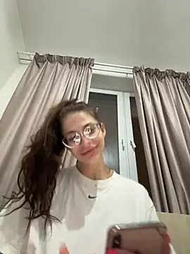 Snapshot of Daria_Promisess chatting on 11/30/25, 07:18 Daria Promisess online show from 11/30/25, 07:18