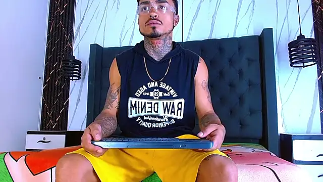 Hot Latino x online show from 01/13/26, 12:43