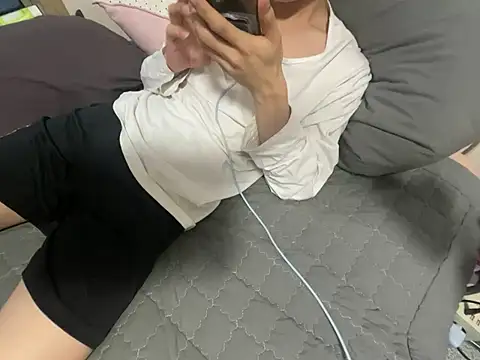   kim online show from 05/10/26, 10:42