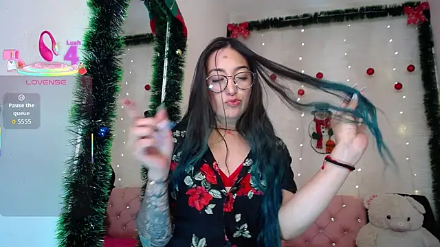 Snapshot of LunaAponte chatting on 12/16/25, 02:49 LunaAponte online show from 12/16/25, 02:49