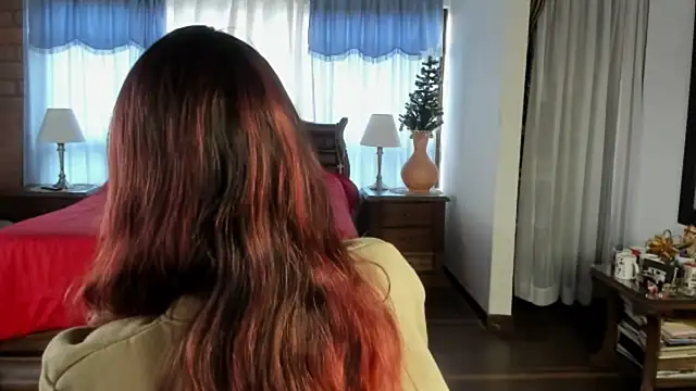 Charlotte-Willson online show from 12/21/25, 09:33