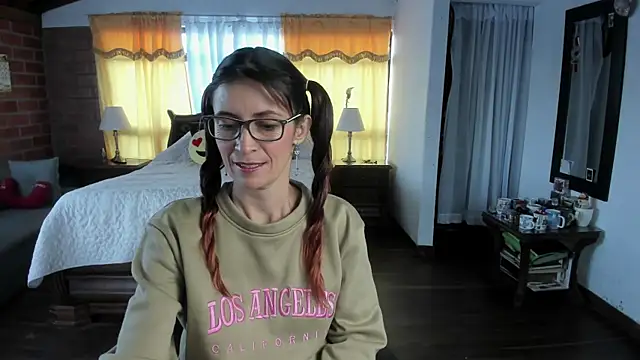 Snapshot of Charlotte-Willson chatting on 05/09/26, 10:26 Charlotte-Willson online show from 05/09/26, 10:26