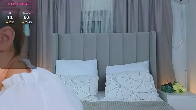 LyraTate online show from 12/16/25, 01:32