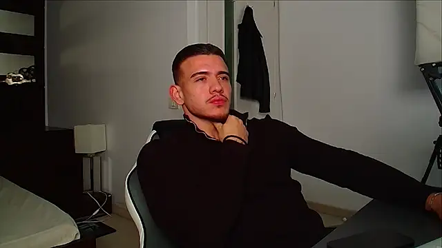 ElijahThorne online show from 11/25/25, 05:51