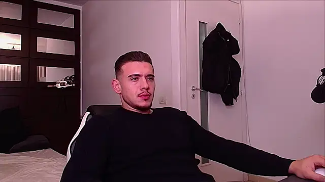 ElijahThorne online show from 12/19/25, 05:36