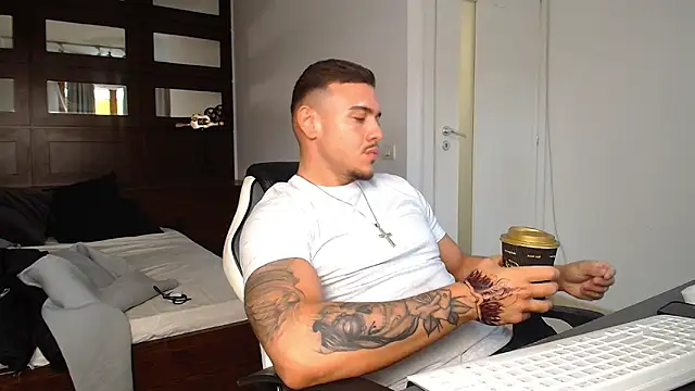 ElijahThorne online show from 02/04/26, 09:48