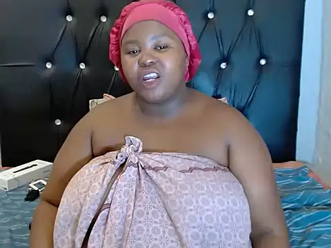 Snapshot of SexyBubblies96 chatting on 11/28/25, 11:07 SexyBubblies96 online show from 11/28/25, 11:07