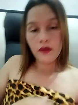 Snapshot of Paola-Lond chatting on 11/23/25, 04:01 Paola-Lond online show from 11/23/25, 04:01