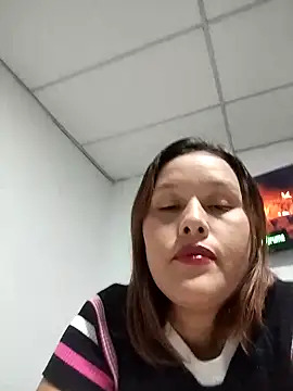 Snapshot of Paola-Lond chatting on 11/27/25, 04:03 Paola-Lond online show from 11/27/25, 04:03