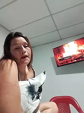 Snapshot of Paola-Lond chatting on 11/28/25, 02:14 Paola-Lond online show from 11/28/25, 02:14