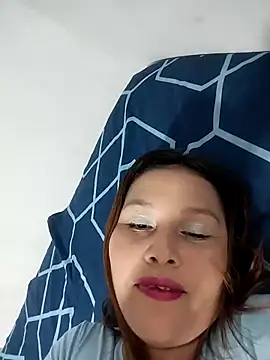 Snapshot of Paola-Lond chatting on 12/02/25, 02:06 Paola-Lond online show from 12/02/25, 02:06