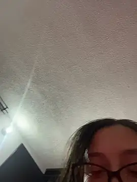 Snapshot of LyaRose chatting on 12/17/25, 11:33 LyaRose online show from 12/17/25, 11:33