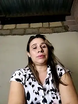 Snapshot of MIA-LARIOS chatting on 12/23/25, 03:26 MIA-LARIOS online show from 12/23/25, 03:26