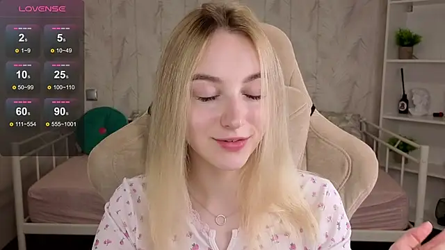 Snapshot of Shy_Polly chatting on 06/23/26, 12:08 Shy Polly online show from 06/23/26, 12:08