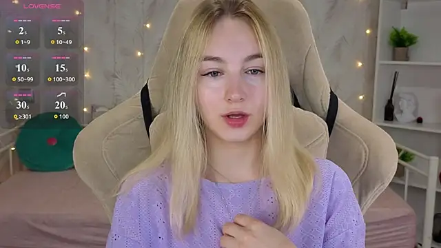 Snapshot of Shy_Polly chatting on 07/19/26, 12:03 Shy Polly online show from 07/19/26, 12:03