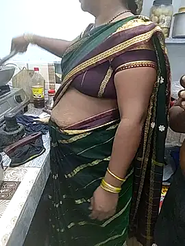 Desicouple1706 online show from 12/18/25, 01:50