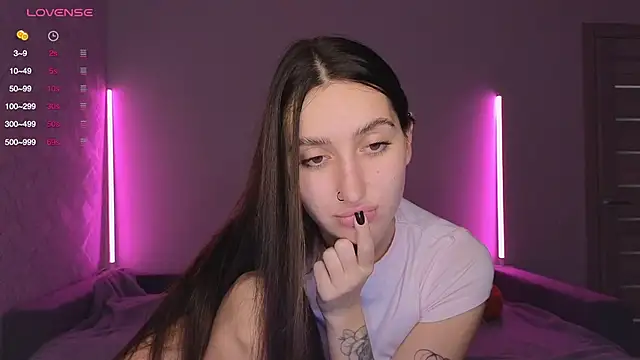 KikkyMi online show from 11/21/25, 08:29