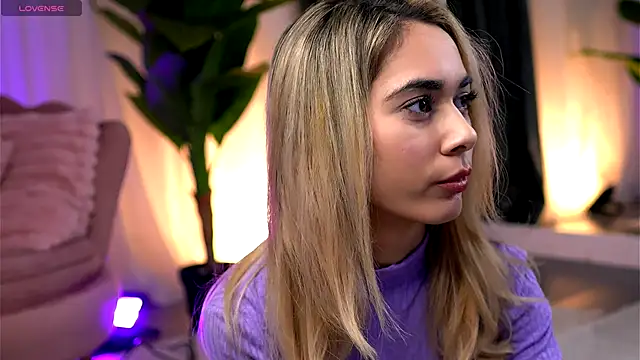 Snapshot of AishleyBee chatting on 01/05/26, 05:27 AishleyBee online show from 01/05/26, 05:27