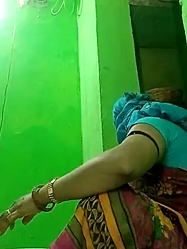 Snapshot of Hot_kire chatting on 12/18/25, 05:35 Hot kire online show from 12/18/25, 05:35