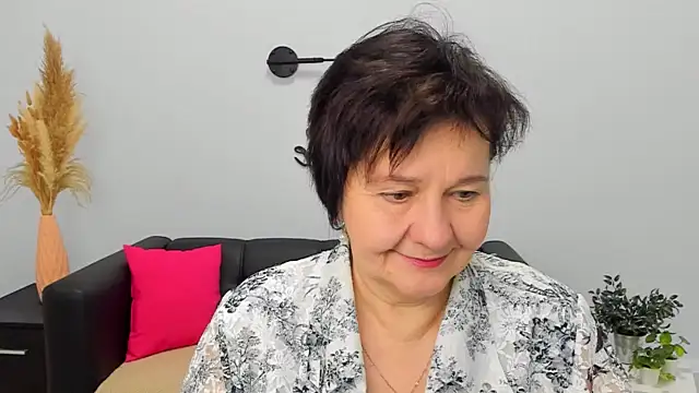 Snapshot of EveRalphes chatting on 12/02/25, 07:25 EveRalphes online show from 12/02/25, 07:25