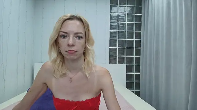 Snapshot of Brightly_Heizer chatting on 06/18/26, 12:22 Brightly Heizer online show from 06/18/26, 12:22