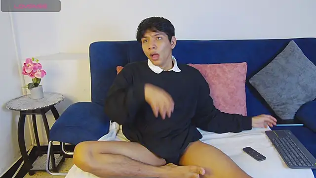 Snapshot of Liam_Sinclair chatting on 11/25/25, 12:27 Liam Sinclair online show from 11/25/25, 12:27