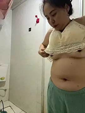 Snapshot of tianwei2567 chatting on 11/26/25, 02:18 tianwei2567 online show from 11/26/25, 02:18