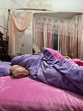 Snapshot of tianwei2567 chatting on 12/18/25, 12:33 tianwei2567 online show from 12/18/25, 12:33