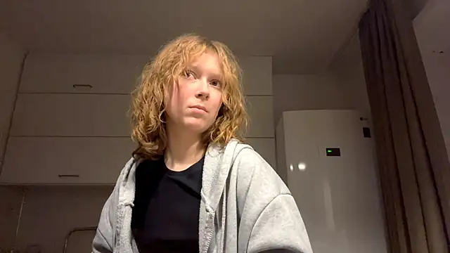 ElfriedaZwack online show from 12/01/25, 05:07