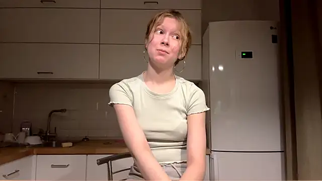 ElfriedaZwack online show from 12/18/25, 02:45