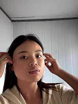 Snapshot of Toffee-00 chatting on 11/23/25, 06:24 Toffee-00 online show from 11/23/25, 06:24