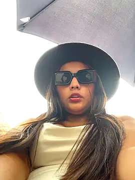 Snapshot of noa_harper chatting on 11/25/25, 01:33 noa harper online show from 11/25/25, 01:33