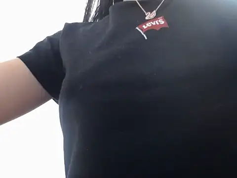 Snapshot of EmiilyCherry chatting on 12/15/25, 09:30 EmiilyCherry online show from 12/15/25, 09:30