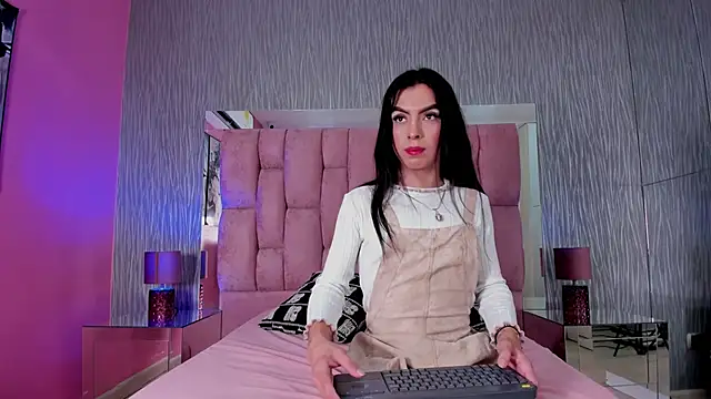 Fernanda Thail online show from 12/17/25, 12:11