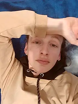 AlisKiv online show from 11/28/25, 08:33