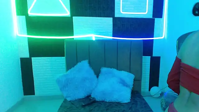 Snapshot of bonnie_blue_18 chatting on 12/02/25, 02:01 bonnie blue 18 online show from 12/02/25, 02:01