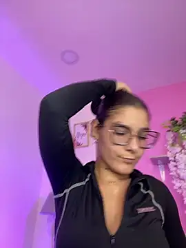 Snapshot of LauraRaider chatting on 07/12/26, 12:34 LauraRaider online show from 07/12/26, 12:34