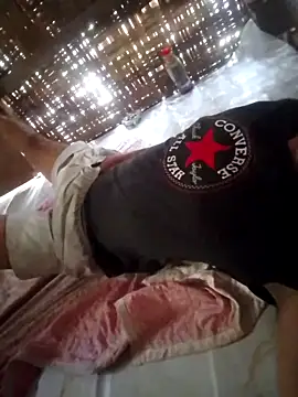 Snapshot of lovelycarla32 chatting on 11/26/25, 02:45 lovelycarla32 online show from 11/26/25, 02:45