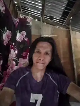 Snapshot of lovelycarla32 chatting on 12/15/25, 03:00 lovelycarla32 online show from 12/15/25, 03:00