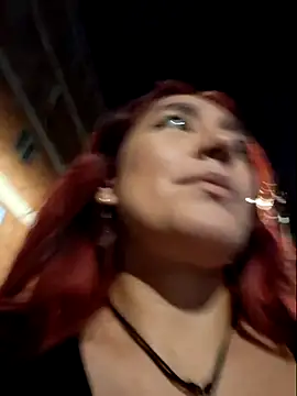 Snapshot of Eveeelyn25 chatting on 11/22/25, 02:43 Eveeelyn25 online show from 11/22/25, 02:43