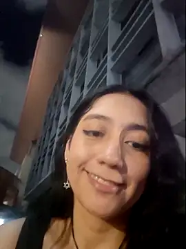 Snapshot of Eveeelyn25 chatting on 06/18/26, 01:17 Eveeelyn25 online show from 06/18/26, 01:17