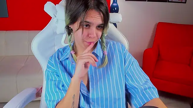 LiraBelle online show from 12/03/25, 05:26